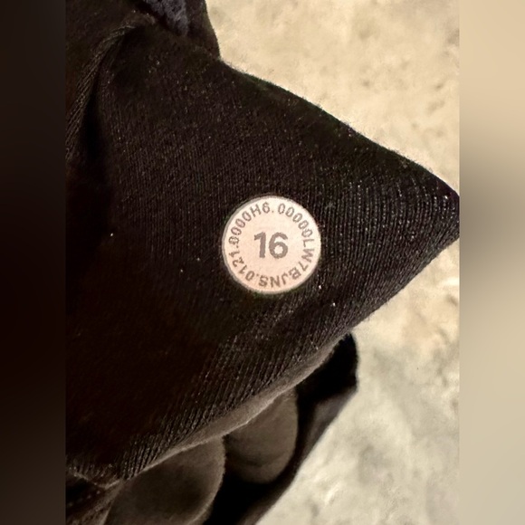 Lululemon Align Shorts Size 16 - Picture 4 of 4